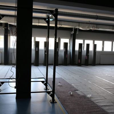 Sportforum: Versammlungsraum, Geräteräume und erste Geräte in CrossFit