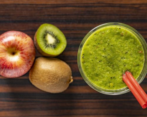 SHAKEREZEPT des Monats Januar ist der Kiwi-Smoothie!