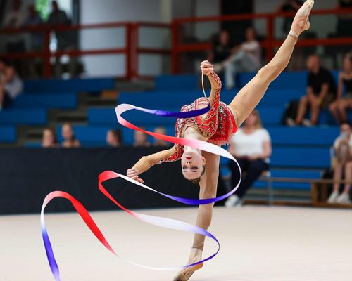 Olympia Gold und Platz vier im Mehrkampf der Rhythmischen Sportgymnastik