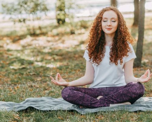 Kräuteryoga auf der Streuobstwiese
