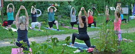 Rückblick: EINKLANG Workshop "Kräuter-Yoga mit Vesper"